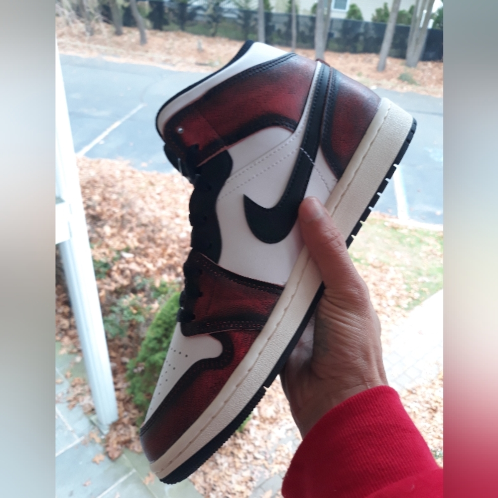 Jordan 1 mid (wear away)